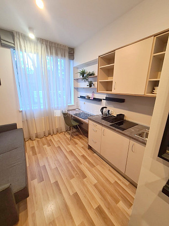 Renovēta māja, labiekārtota apzaļumota teritorija, kāpņu telpa pēc kapitālā remonta, Rīga - foto 5