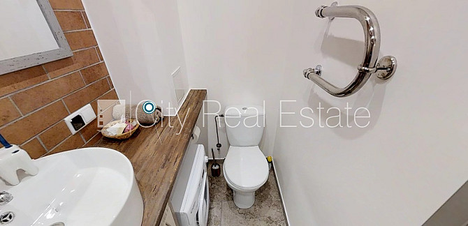 Renovēta māja, labiekārtota apzaļumota teritorija, kāpņu telpa pēc kapitālā remonta, Rīga - foto 10