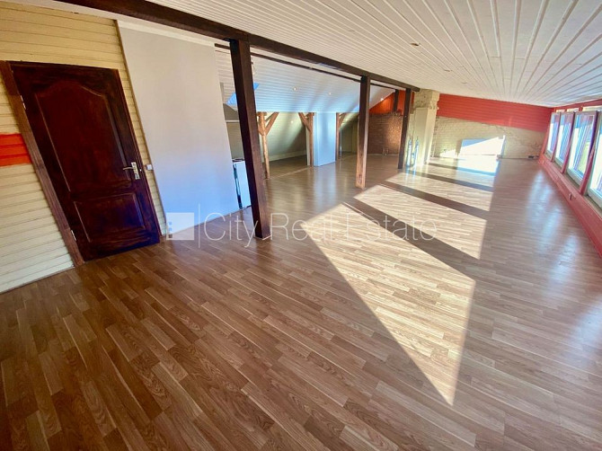 Pagalma ēka, renovēta māja, slēgts pagalms, ieeja no pagalma, mansards, kāpņu telpa pēc Rīga - foto 2