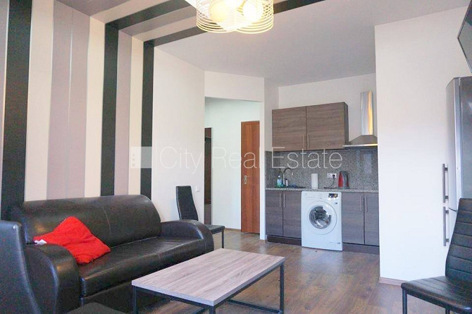 Фасадный дом, закрытый двор, вход с улицы, лифт, лестничная клетка после Рига - изображение 3