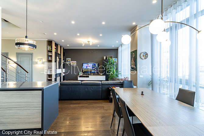 Благоустроенный озеленённый двор, закрытый двор, въездные ворота оснащены Рига - изображение 8