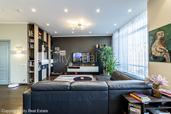 Благоустроенный озеленённый двор, закрытый двор, въездные ворота оснащены Рига - изображение 10