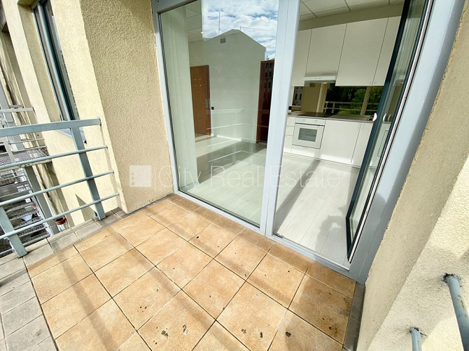 Фасадный дом, реновированный дом, закрытый двор, вход с улицы, лифт, лестничная Рига - изображение 3