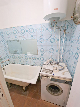 Дом во дворе, реновированный дом, закрытая территория, вход со двора, лестничная Рига - изображение 17