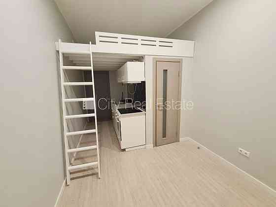 Фасадный дом, реновированный дом, закрытый двор, вход с улицы, лестничная клетка Рига