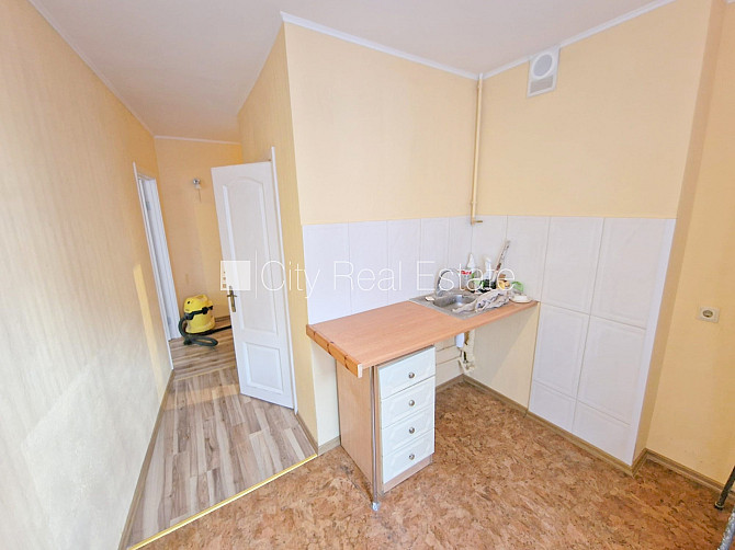 Фасадный дом, реновированный дом, вход с улицы, лестничная клетка после Рига - изображение 13