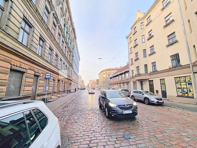 Фасадный дом, реновированный дом, вход с улицы, лестничная клетка после Рига - изображение 18