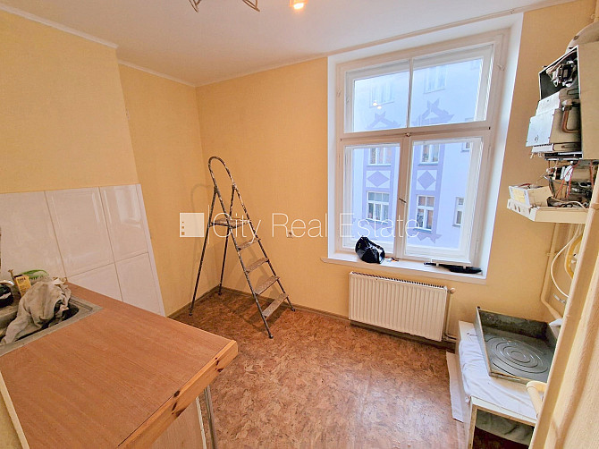 Фасадный дом, реновированный дом, вход с улицы, лестничная клетка после Рига - изображение 11