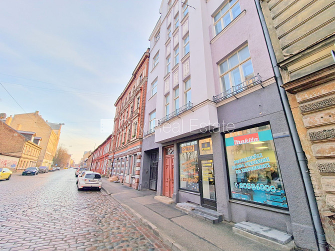 Фасадный дом, реновированный дом, вход с улицы, лестничная клетка после Рига - изображение 17