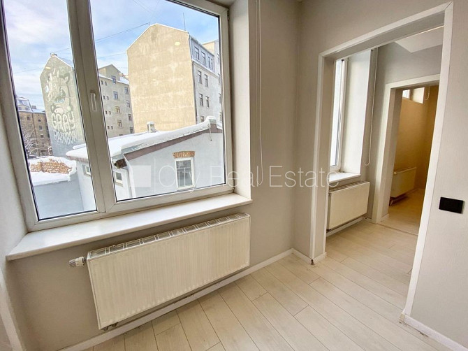 Fasādes māja, renovēta māja, ieeja no ielas, ir lifts, kāpņu telpa pēc kapitālā remonta, Rīga - foto 4