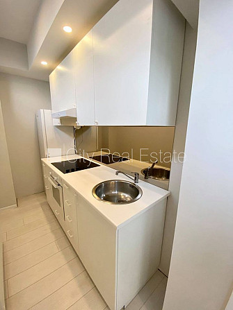 Fasādes māja, renovēta māja, ieeja no ielas, ir lifts, kāpņu telpa pēc kapitālā remonta, Rīga - foto 9