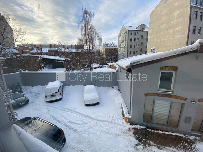 Fasādes māja, renovēta māja, ieeja no ielas, ir lifts, kāpņu telpa pēc kapitālā remonta, Rīga - foto 6