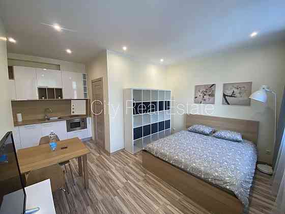 Здание во дворе, реновированный дом, закрытый двор, вход со двора, окна выходят во Рига