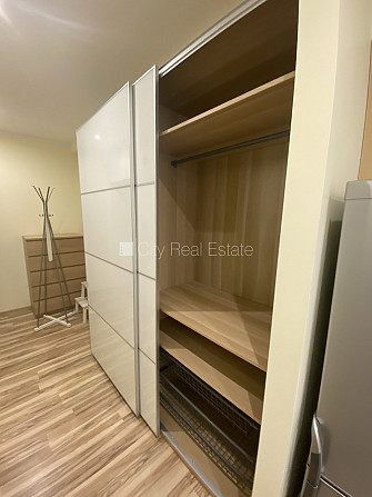 Здание во дворе, реновированный дом, закрытый двор, вход со двора, окна выходят во Рига - изображение 6