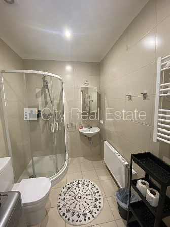 Здание во дворе, реновированный дом, закрытый двор, вход со двора, окна выходят во Рига - изображение 7