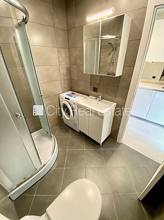 Фасадный дом, реновированный дом, закрытый двор, вход с улицы, лифт, лестничная Рига - изображение 7