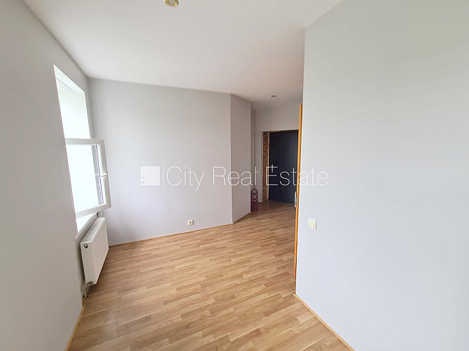 Здание во дворе, реновированный дом, закрытый двор, вход с улицы и со двора, Рига - изображение 8