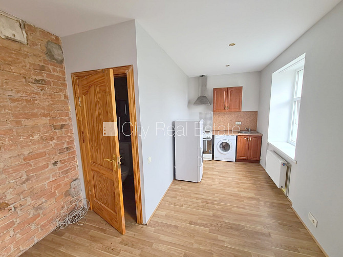 Здание во дворе, реновированный дом, закрытый двор, вход с улицы и со двора, Рига - изображение 2