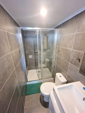 Фасадный дом, реновированный дом, закрытый двор, вход с улицы, лестничная клетка Рига - изображение 11