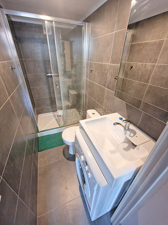 Фасадный дом, реновированный дом, закрытый двор, вход с улицы, лестничная клетка Рига - изображение 12