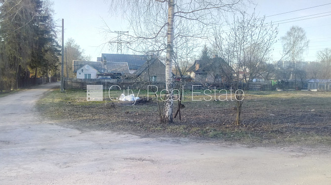 Iespējama mazstāvu apbūve, atļauts būvēt vienstāvu ēku, atļauts būvēt divu stāvu ēku, Rīga - foto 1