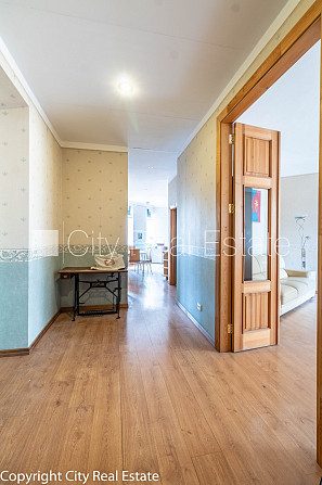 Zeme īpašumā, pagalma māja, slēgts pagalms, iespēja nomāt autostāvvietu, ir lifts, kāpņu Rīga - foto 6