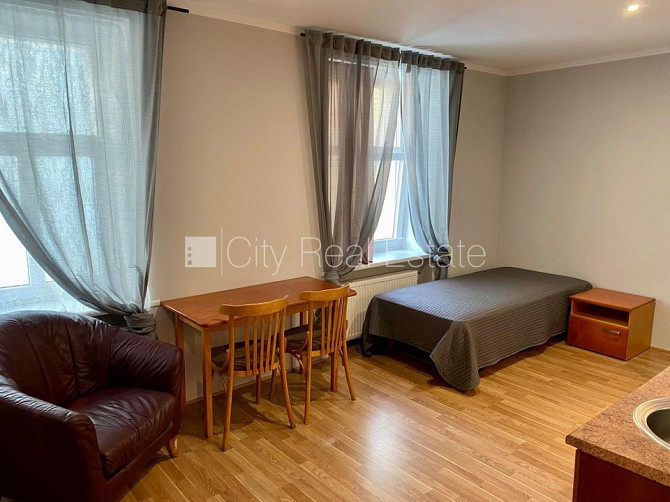 Fasādes māja, renovēta māja, slēgts pagalms, ieeja no pagalma, kāpņu telpa pēc kosmētiskā Rīga - foto 1