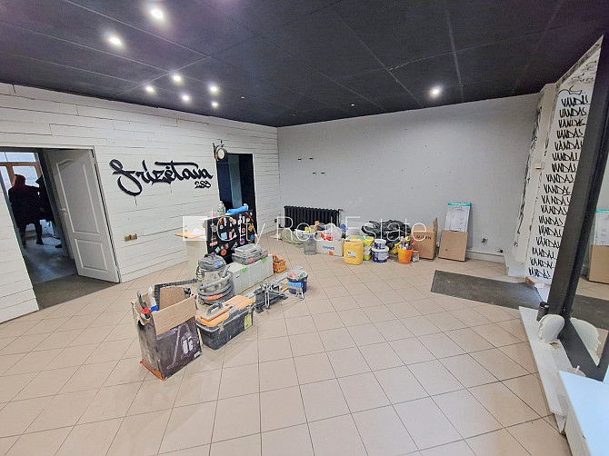 Фасадный дом, закрытый двор, место для машины, вход с улицы, окна выходят на улицу, Рига - изображение 14