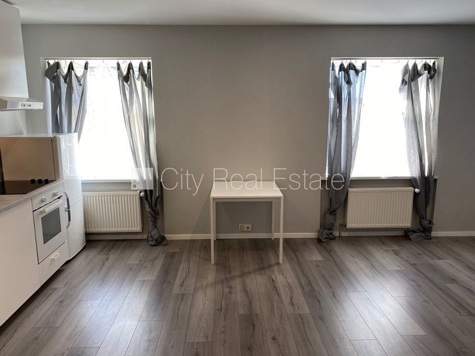 Pagalma ēka, renovēta māja, slēgts pagalms, ieeja no ielas un pagalma, kāpņu telpa pēc Rīga - foto 4