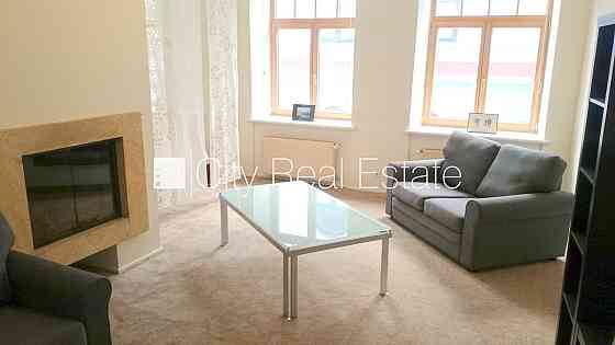 Фасадный дом, окна выходят на улицу, количество спален 1 шт., одна изолированная Рига