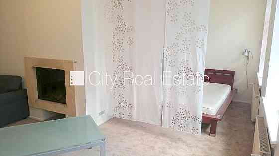 Фасадный дом, окна выходят на улицу, количество спален 1 шт., одна изолированная Рига