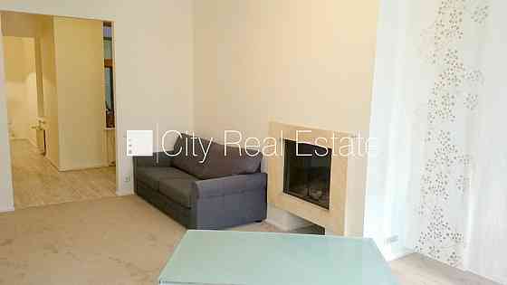 Фасадный дом, окна выходят на улицу, количество спален 1 шт., одна изолированная Рига