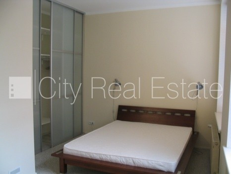 Фасадный дом, окна выходят на улицу, количество спален 1 шт., одна изолированная Рига - изображение 7