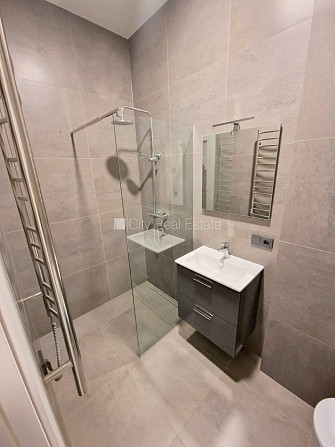 Здание во дворе, реновированный дом, закрытый двор, вход с улицы и со двора, Рига - изображение 6