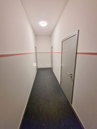 Здание во дворе, реновированный дом, закрытый двор, вход с улицы и со двора, Рига - изображение 15