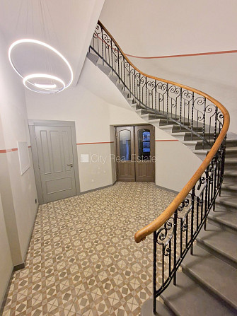 Здание во дворе, реновированный дом, закрытый двор, вход с улицы и со двора, Рига - изображение 17