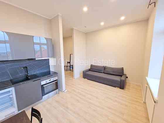 Фасадный дом, реновированный дом, закрытый двор, вход с улицы и со двора, лифт, Рига