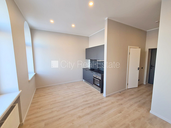 Фасадный дом, реновированный дом, закрытый двор, вход с улицы и со двора, лифт, Рига - изображение 7