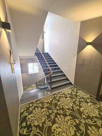 Фасадный дом, реновированный дом, закрытый двор, вход с улицы и со двора, лифт, Рига - изображение 18