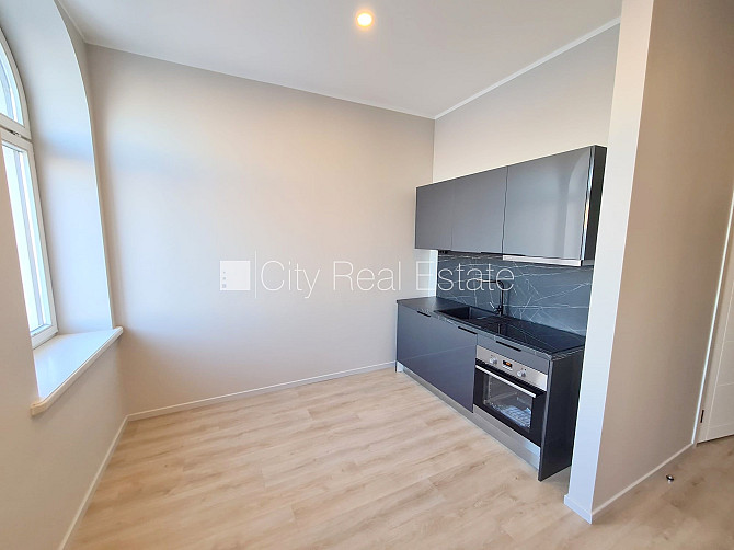 Фасадный дом, реновированный дом, закрытый двор, вход с улицы и со двора, лифт, Рига - изображение 8