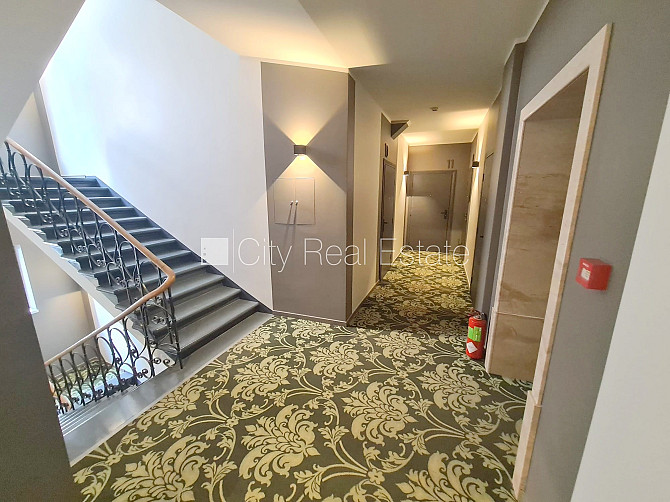 Фасадный дом, реновированный дом, закрытый двор, вход с улицы и со двора, лифт, Рига - изображение 16