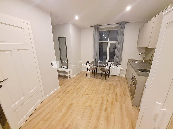 Pagalma ēka, renovēta māja, slēgts pagalms, ieeja no ielas un pagalma, kāpņu telpa pēc Rīga - foto 11