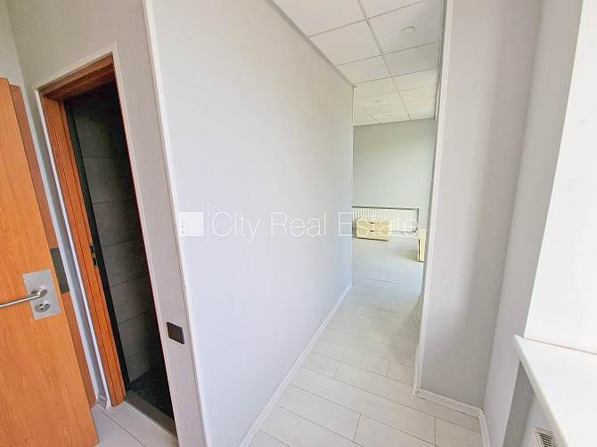 Фасадный дом, реновированный дом, закрытый двор, вход с улицы, лифт, лестничная Рига - изображение 14