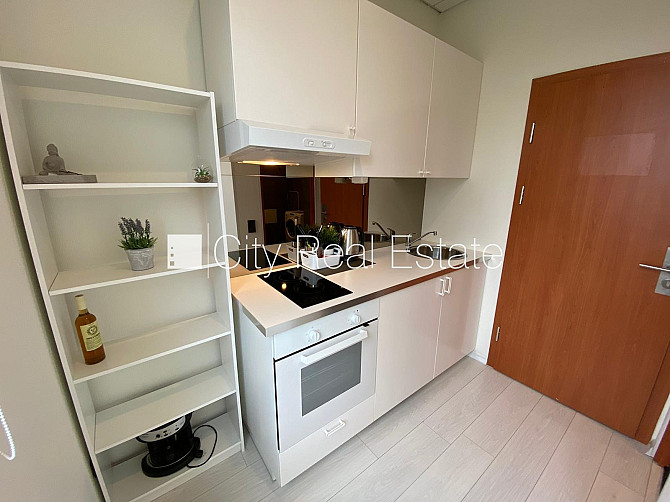 Фасадный дом, реновированный дом, закрытый двор, вход с улицы, лифт, лестничная Рига - изображение 13