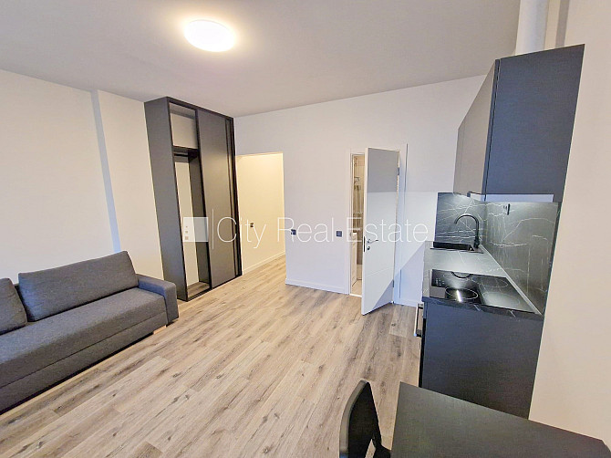 Здание во дворе, реновированный дом, закрытый двор, вход с улицы и со двора, Рига - изображение 7