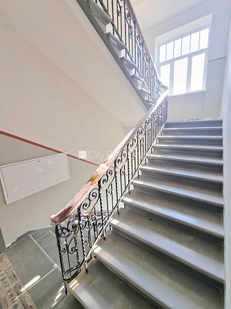 Здание во дворе, реновированный дом, закрытый двор, вход с улицы и со двора, Рига - изображение 17