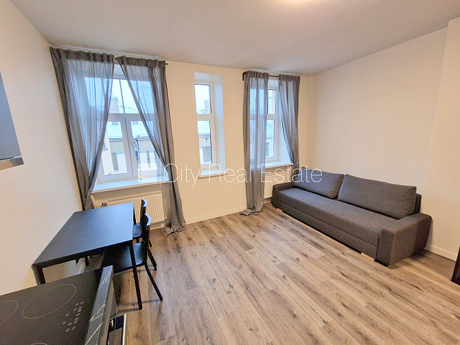 Здание во дворе, реновированный дом, закрытый двор, вход с улицы и со двора, Рига - изображение 3