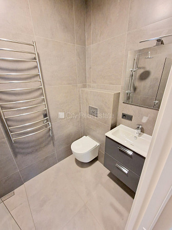 Здание во дворе, реновированный дом, закрытый двор, вход с улицы и со двора, Рига - изображение 12