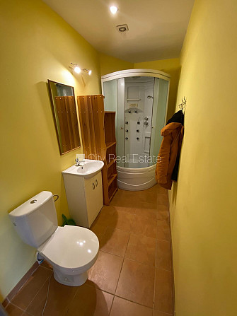 Фасадный дом, реновированный дом, закрытый двор, вход с улицы, лестничная клетка Рига - изображение 6