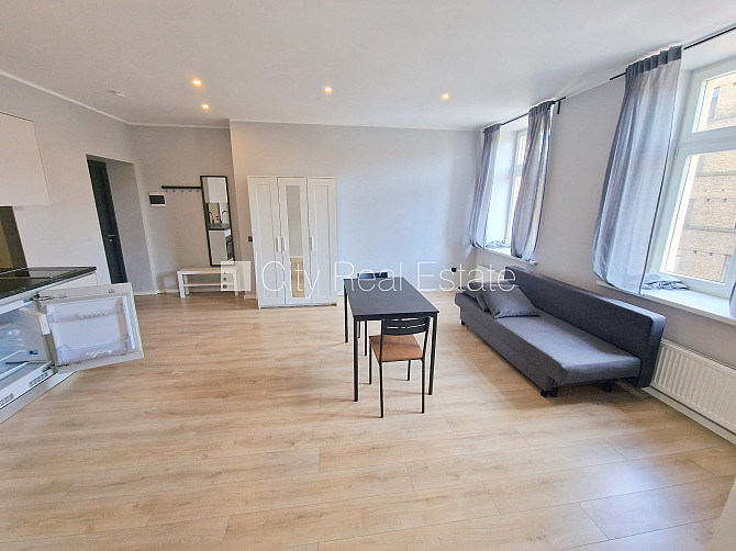 Фасадный дом, реновированный дом, закрытый двор, вход с улицы и со двора, Рига - изображение 15